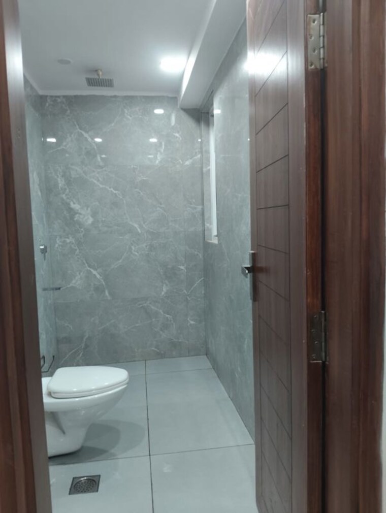 Bathroom, sector 42 1 Bedroom 850 Sq.Ft. Independent House In Sector 42 Gurgaon 10673105