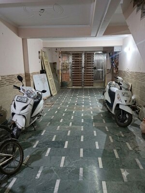 Parking in 1 BHK Builder Floor at Dwarka Mor – for Sale