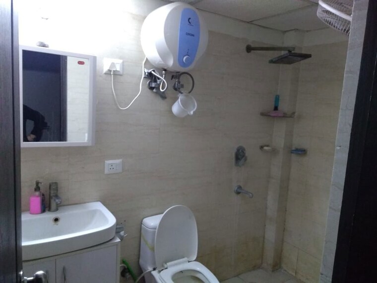 Bathroom, sethi-max-royal 3 Bedroom 1440 Sq.Ft. Apartment In Sector 76 Noida 10673157