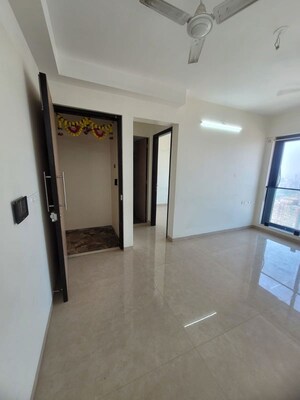 Room in 2 BHK Apartment at Dosti Eastern Bay Phase 1, Wadala – for Rent