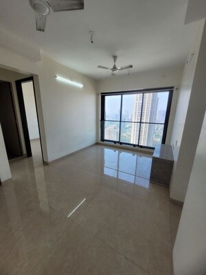 Room in 2 BHK Apartment at Dosti Eastern Bay Phase 1, Wadala – for Rent