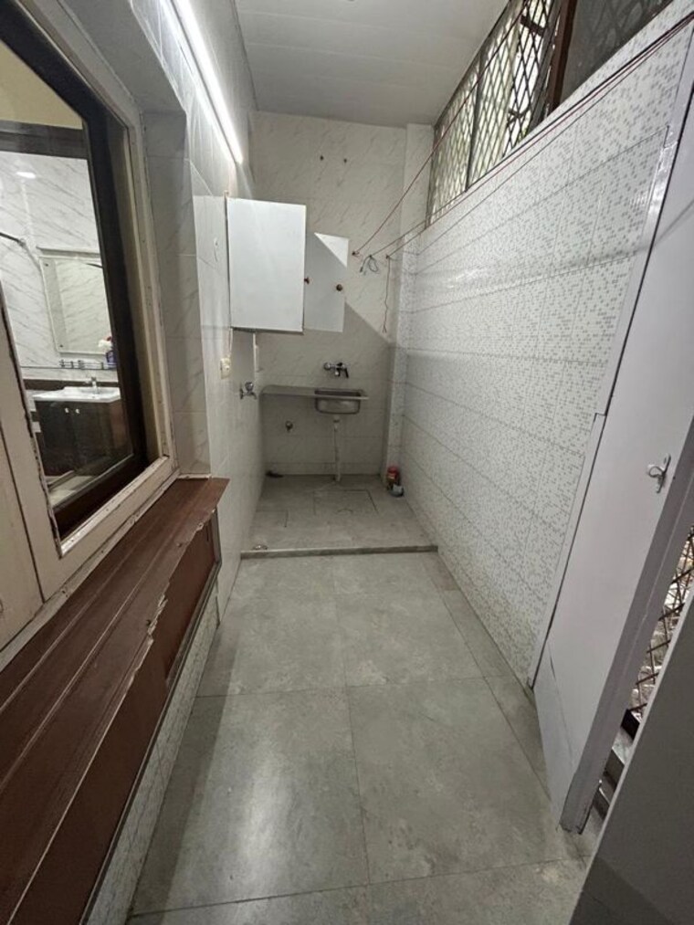 Room, east of kailash 3 Bedroom 1800 Sq.Ft. Builder Floor In East Of Kailash Delhi 10673156