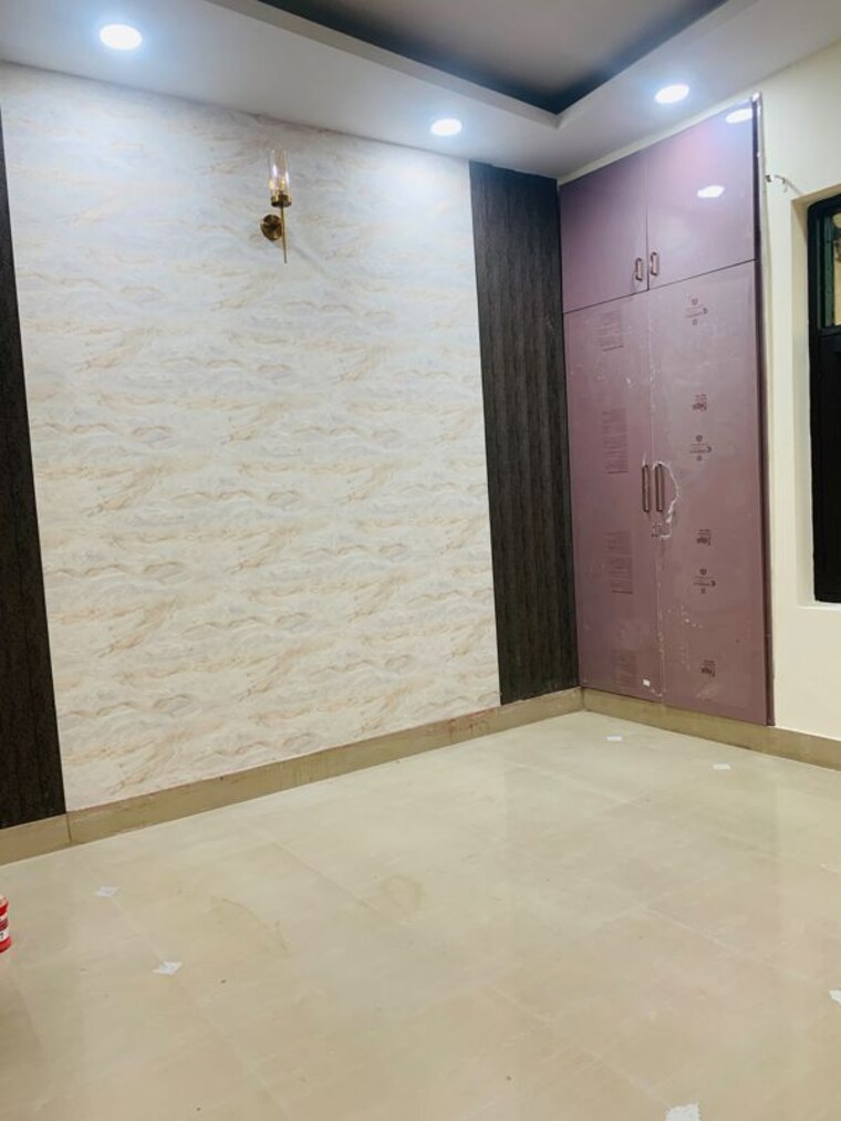 Room, green fields colony 3 Bedroom 300 Sq.Yd. Builder Floor In Green Fields Colony Faridabad 10673171