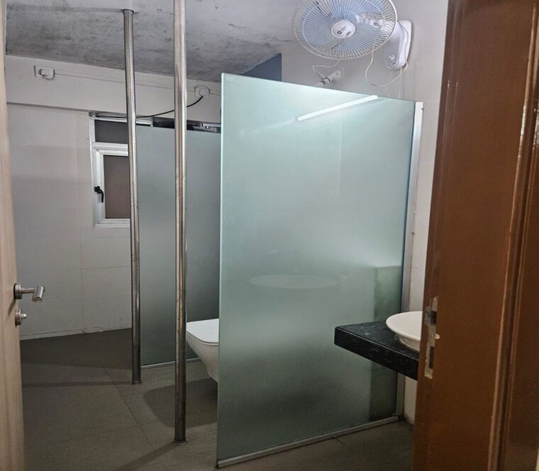 Bathroom, dadar east 2 Bedroom 850 Sq.Ft. Apartment In Dadar East Mumbai 10673170