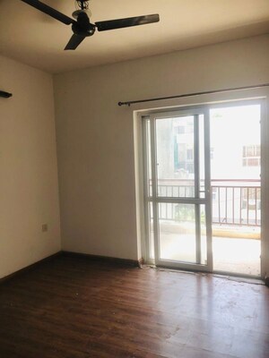 Room in 2 BHK Apartment at Umang Summer Palms, Sector 86 – for Sale
