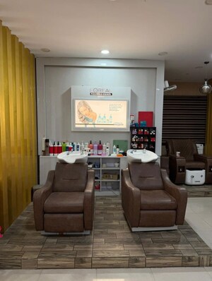  Showroom – Exterior View View at Gomti Nagar - for Rent