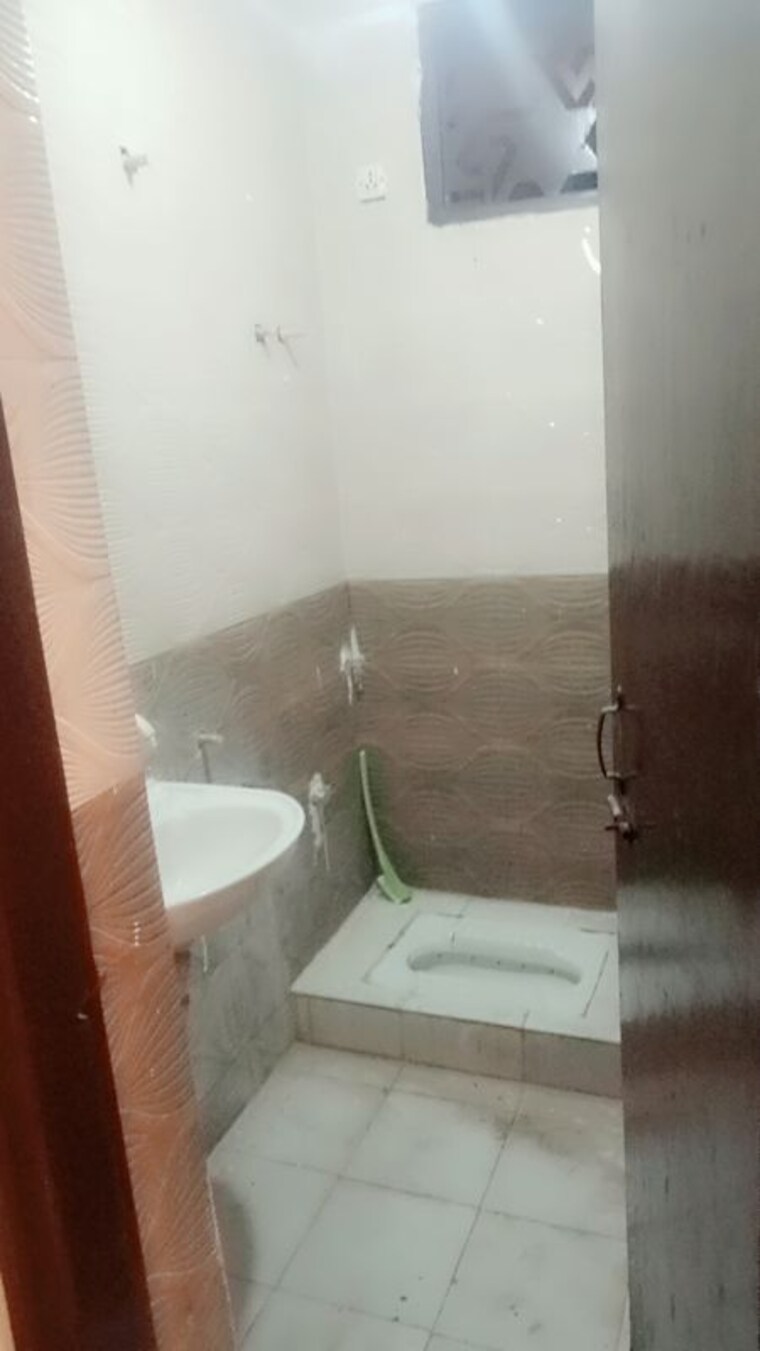 Bathroom, bliss-heights 2 Bedroom 900 Sq.Ft. Builder Floor In Sector 104 Noida 10673199