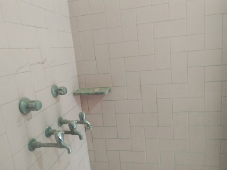 Bathroom, urban-estate-residents-welfare-association-sector 2 Bedroom 1000 Sq.Ft. Independent House In Sector 4 Gurgaon 10673228