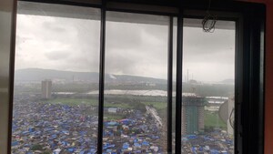Room in 2.5 BHK Apartment at Neumec Shreeji Towers, Wadala East – for Sale