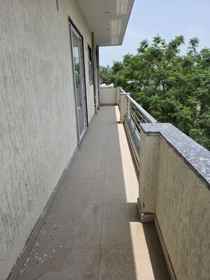 Balcony in 2 BHK Builder Floor at Palam Vihar – for Rent