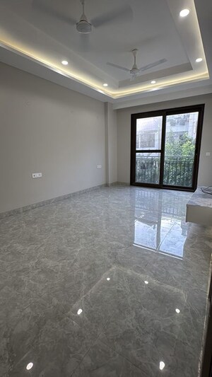 Room in 4 BHK Builder Floor at Palam Vihar – for Rent