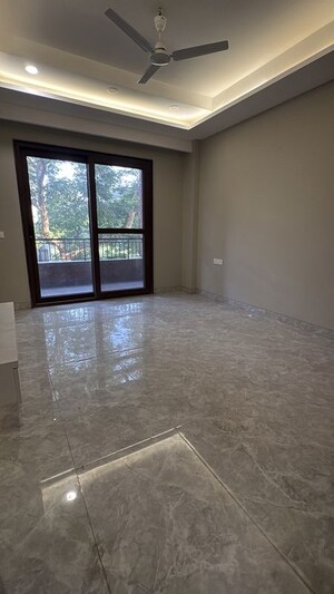 Room in 4 BHK Builder Floor at Palam Vihar – for Rent