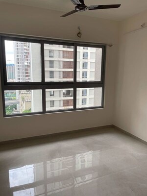 Room in 1 BHK Apartment at Piramal Vaikunth, Balkum Pada – for Rent