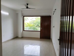 Room in 3 BHK Builder Floor at Sector 21 – for Rent