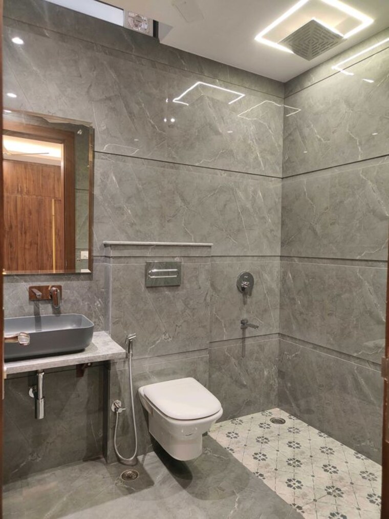 Bathroom, sector 21 3 Bedroom 1550 Sq.Ft. Builder Floor In Sector 21 Gurgaon 10673279