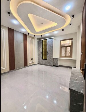 Room in 3 BHK Independent House at Dwarka Mor – for Sale