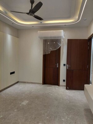 Room in 3 BHK Builder Floor at Kalkaji – for Rent