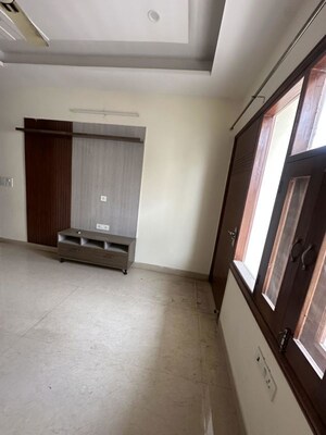 Furnished Amenities in 3 BHK Builder Floor at Sector 22 – for Rent