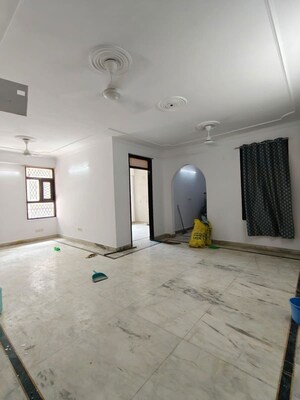 Room in 3 BHK Builder Floor at Saket – for Rent