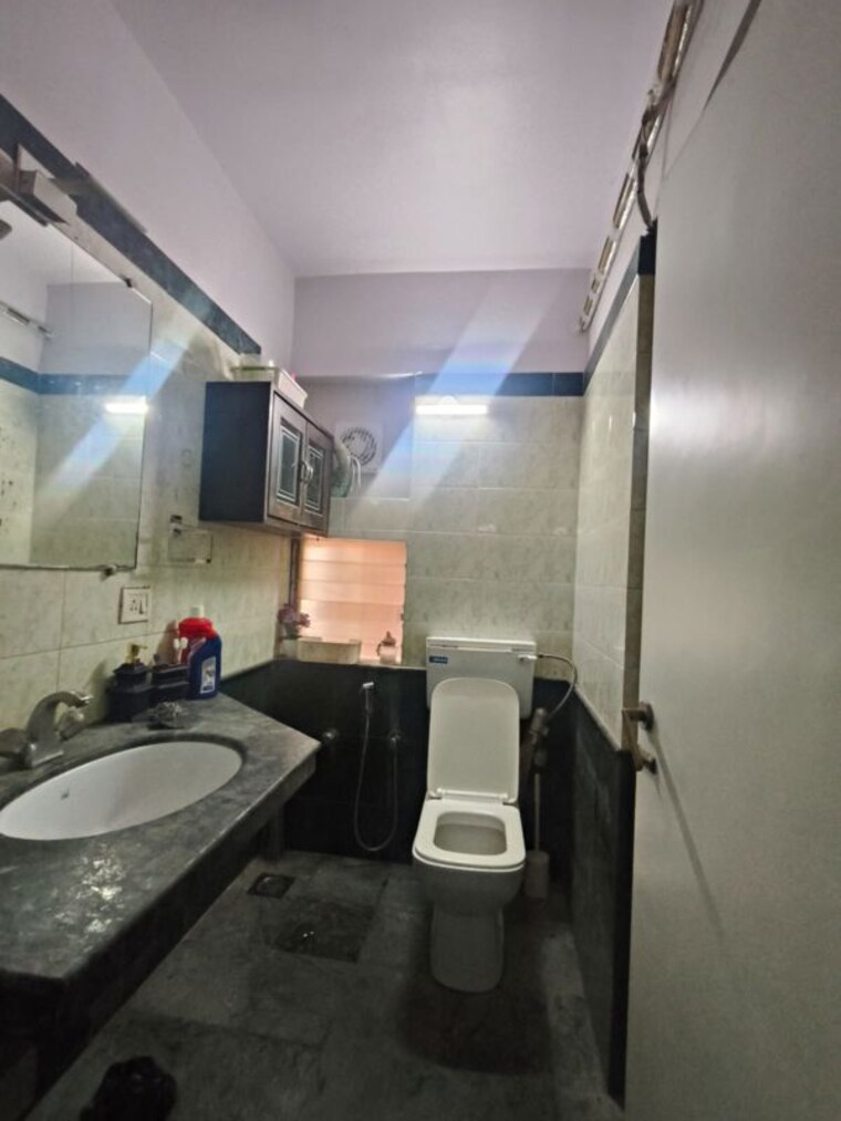 Bathroom, upper govind nagar 3 Bedroom 1200 Sq.Ft. Apartment In Upper Govind Nagar Mumbai 10673303