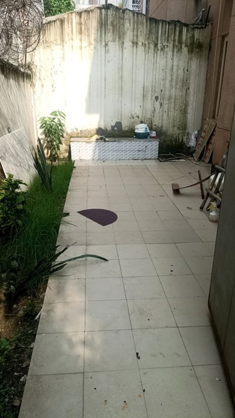 Balcony, unitech-woodstock-floors 2 Bedroom 942 Sq.Ft. Apartment In Sector 50 Gurgaon 10673324
