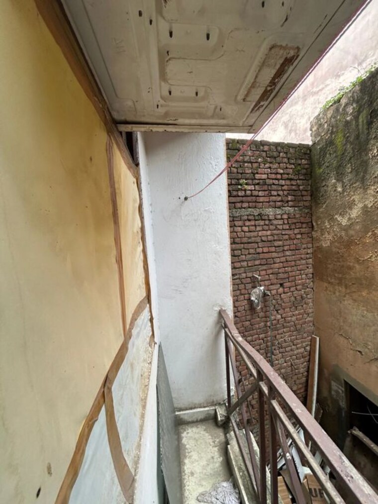 Balcony, freedom fighters enclave 1 Bedroom 550 Sq.Ft. Builder Floor In Freedom Fighters Enclave Delhi 10673305