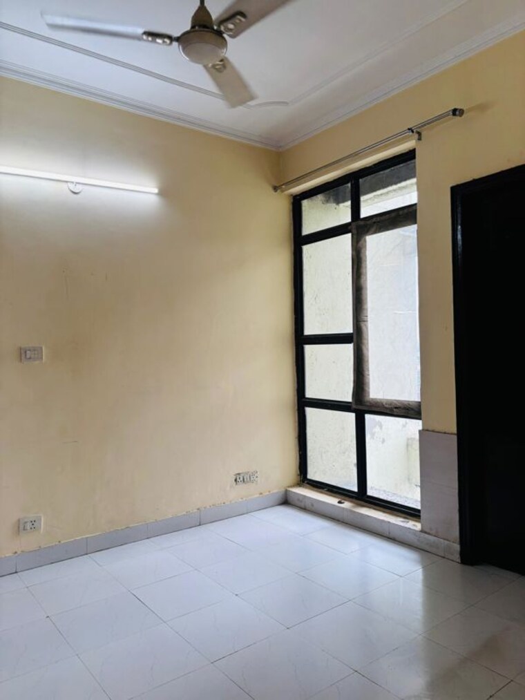 Room, sector 21 3 Bedroom 1550 Sq.Ft. Builder Floor In Sector 21 Gurgaon 10673353
