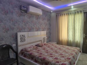 Bedroom in 3 BHK Builder Floor at Sector 23 – for Rent