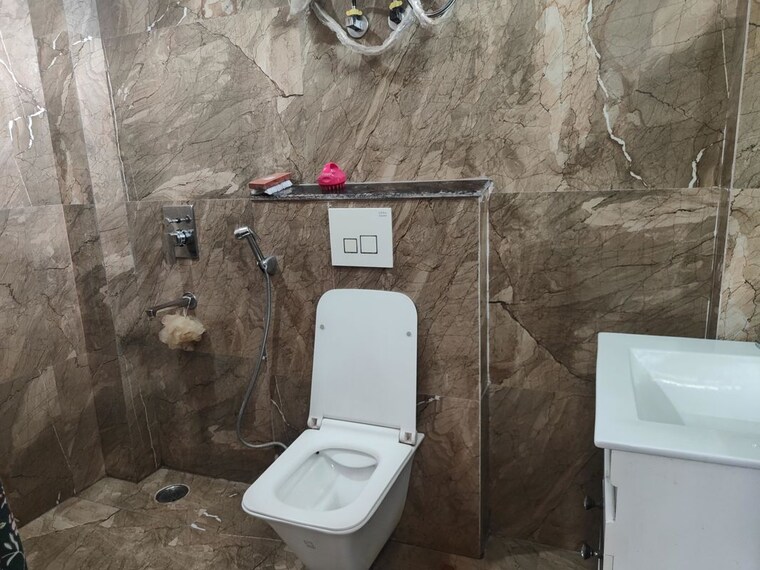 Bathroom, sector 23 3 Bedroom 1550 Sq.Ft. Builder Floor In Sector 23 Gurgaon 10673360