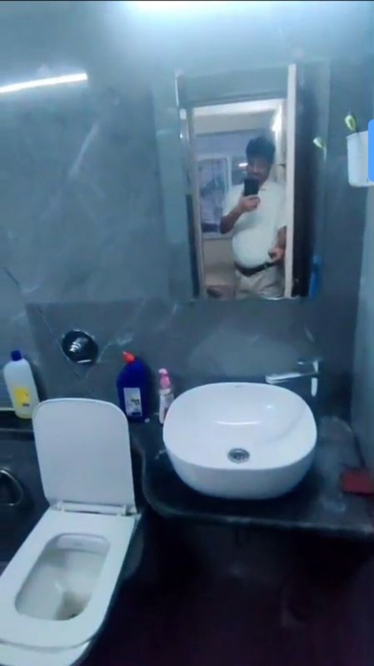 Bathroom, jheel-darshan-apartment 2 Bedroom 950 Sq.Ft. Apartment In Powai Mumbai 10673334