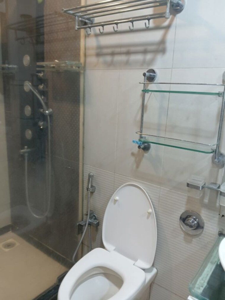 Bathroom, shiv-shakti-complex 3 Bedroom 1100 Sq.Ft. Apartment In Andheri West Mumbai 10673351
