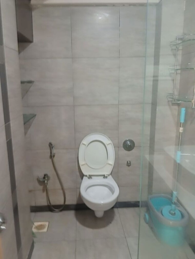 Bathroom, shiv-shakti-complex 3 Bedroom 1100 Sq.Ft. Apartment In Andheri West Mumbai 10673351