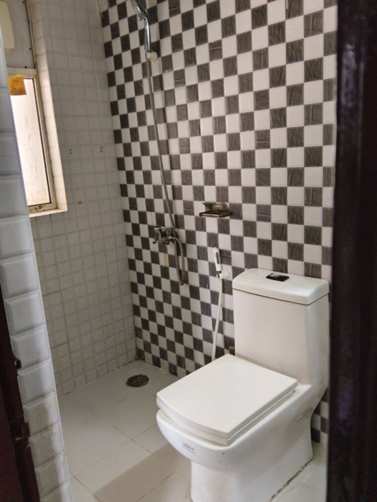 Bathroom, paras-tierea 2 Bedroom 825 Sq.Ft. Apartment In Sector 137 Noida 10673417