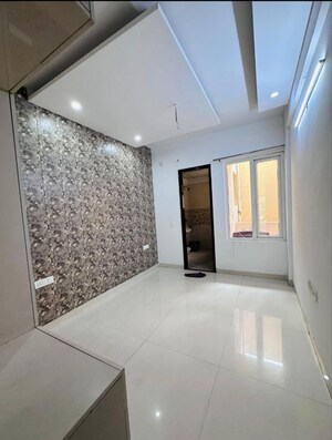 Building Lobby in 2 BHK Builder Floor at Shiva Motia Huys, Pir Machalla – for Sale