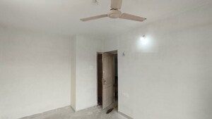 Room in 3 BHK Apartment at Ashish Swapnalok Towers, Goregaon East – for Rent