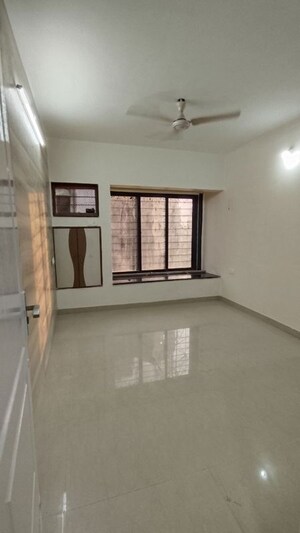 Room in 3 BHK Apartment at Ashish Swapnalok Towers, Goregaon East – for Rent
