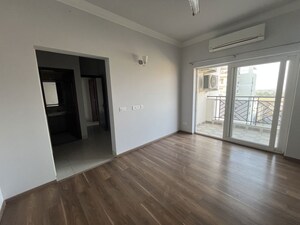 Room in 4 BHK Apartment at Central Park Flower Valley Aqua Front Towers, Sohna Sector 33 – for Sale