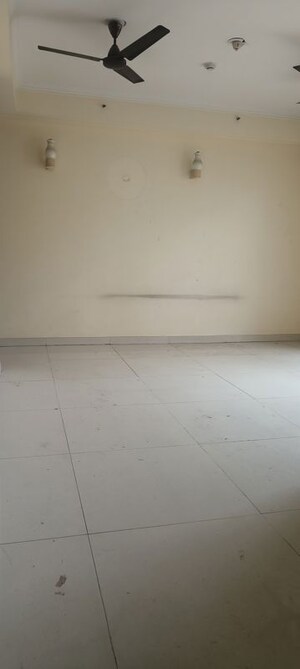 Room in 2 BHK Apartment at Saya Zion, Sector 4 Greater Noida – for Rent