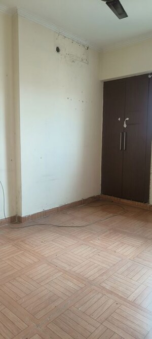Room in 2 BHK Apartment at Saya Zion, Sector 4 Greater Noida – for Rent