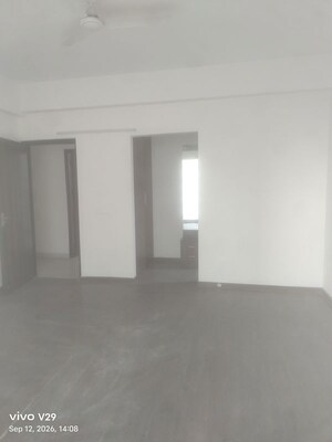 Room in 4 BHK Apartment at Paras Irene, Sector 70a – for Sale