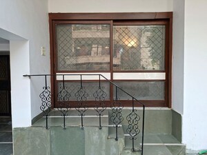 Room in 3 BHK Builder Floor at Uday Park – for Rent