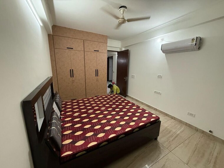 Bedroom, palam vihar 3 Bedroom 300 Sq.Yd. Builder Floor In Palam Vihar Gurgaon 10673537