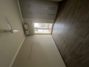 Room in 2.5 BHK Builder Floor at Central Park Cerise Suites, Sohna Sector 33 – for Rent