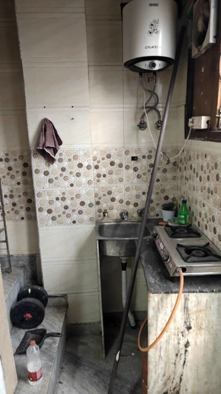 Bathroom, state bank colony 1 Bedroom 450 Sq.Ft. Builder Floor In State Bank Colony Delhi 10673540