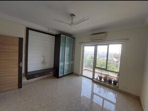 Room in 3.5 BHK Apartment at BPTP Freedom Park Life, Sector 57 – for Rent