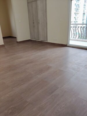 Room in 4 BHK Apartment at Sunshine Helios, Sector 78 – for Rent