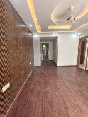 Room in 3 BHK Builder Floor at Sector 23 – for Rent