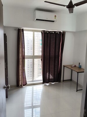 Room in 2 BHK Apartment at Lodha Amara, Kolshet Road – for Rent
