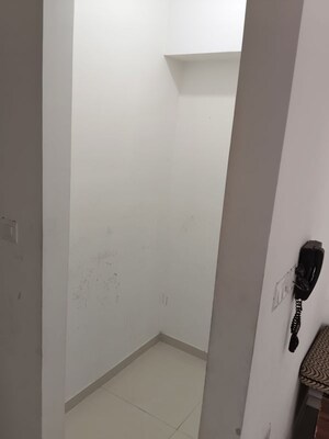 Room in 2 BHK Apartment at Lodha Amara, Kolshet Road – for Rent