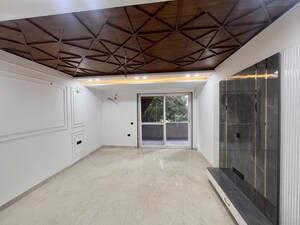 Parking in 4 BHK Builder Floor at Sector 23 – for Rent